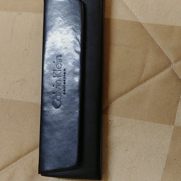 Calvin Klein trifold eyeglass holder - Picture 5 of 6